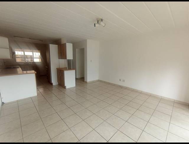 2 BEDROOM APARTMENT FOR SALE IN FLORIDA LAKE